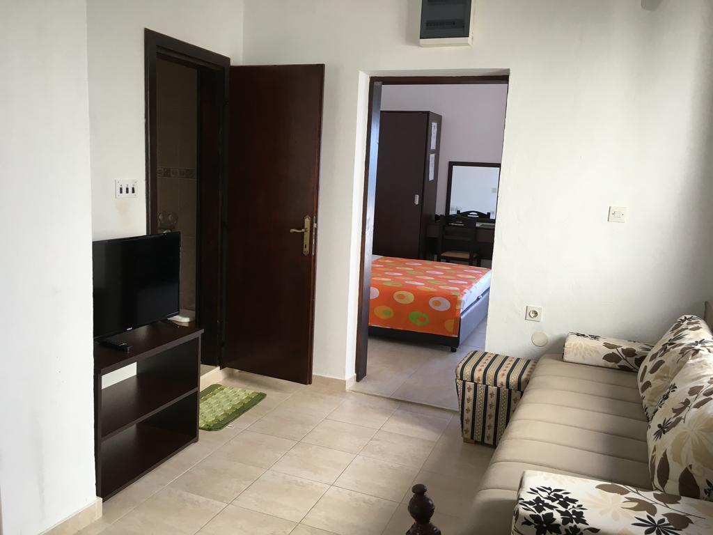 Paradiso Apartments - Liman1 ウルツィニ エクステリア 写真